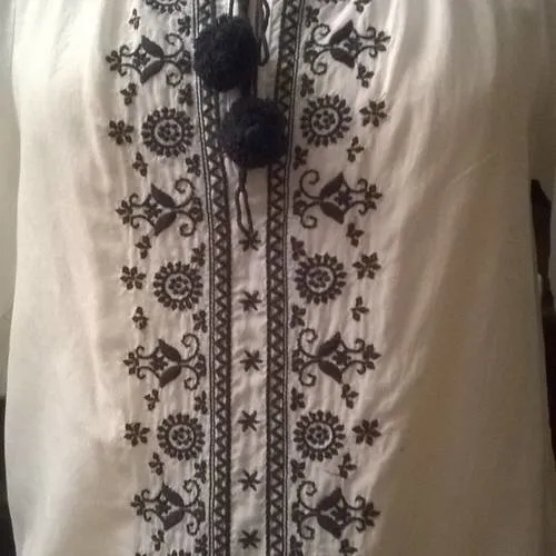 Blouse en coton brode couleur blanc cassée