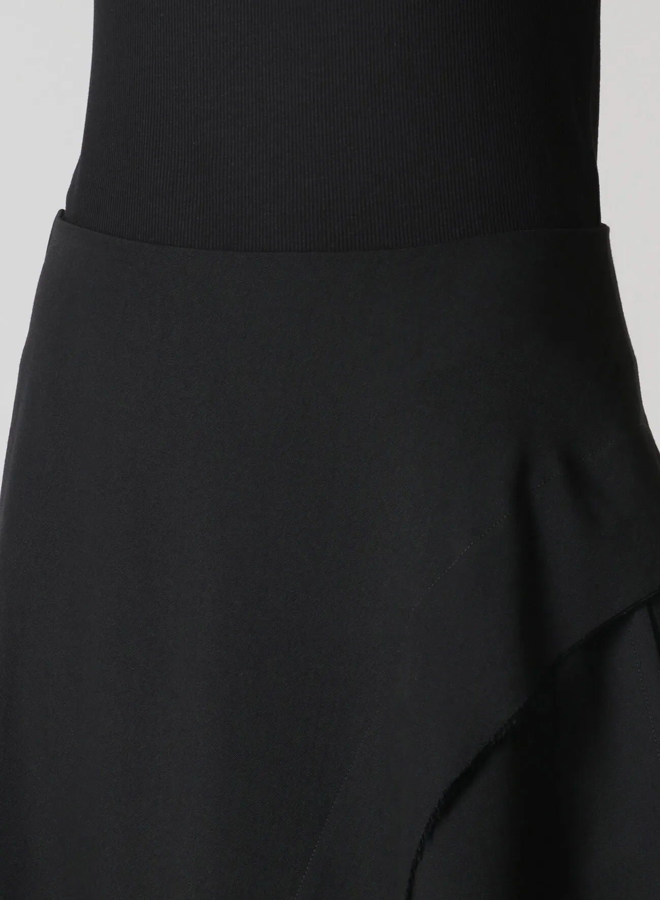 GABARDINE LEFT FLARE SKIRT