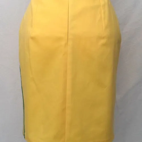 Jupe droite, coton extensible, coloris jaune, et pointes contrastantes sur le côté, fait-mains.