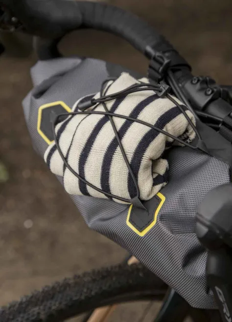 Sacoche guidon de Bikepacking - Apidura | JE SUIS À VÉLO