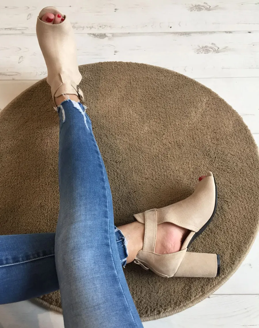 Sandales à talons en suédine beige