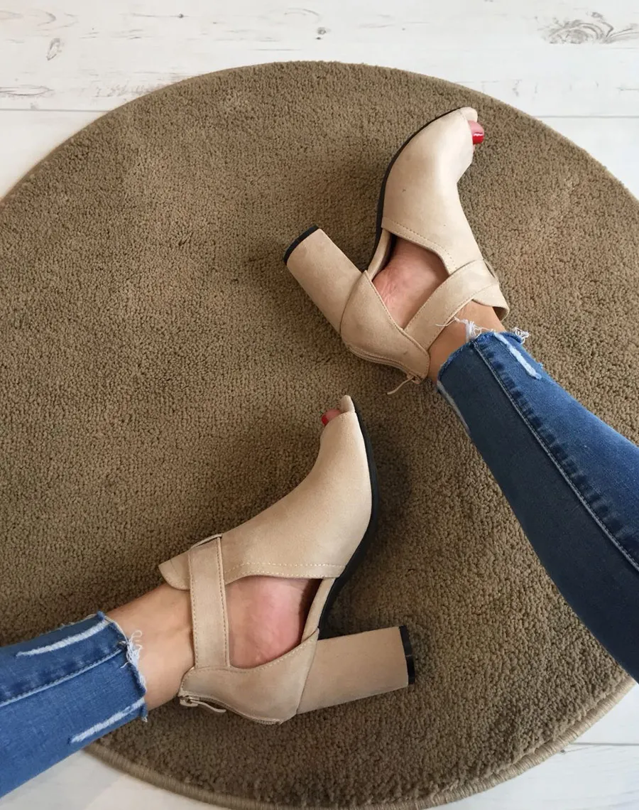 Sandales à talons en suédine beige